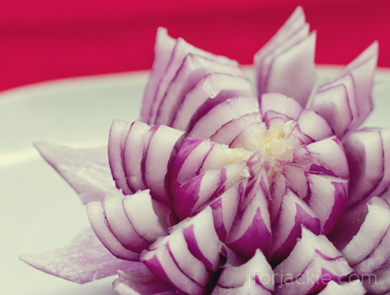 26 April 2013 - Carve onion lotus flower